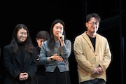 脚本・演出を手がけたパク・ヘリム(中央)。