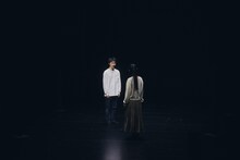 劇団papercraft 第11回公演「昨日の月」より。（撮影：中川達也）