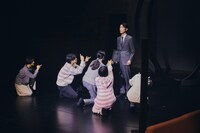 劇団papercraft 第11回公演「昨日の月」より。（撮影：中川達也）