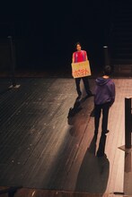 劇団papercraft 第11回公演「昨日の月」より。（撮影：中川達也）