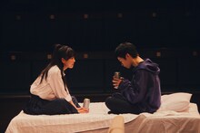 劇団papercraft 第11回公演「昨日の月」より。（撮影：中川達也）