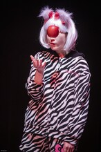 市原佐都子 / Q「キティ」成果発表の様子。（photo by bozzo、提供：城崎国際アートセンター（豊岡市））