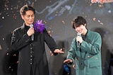 「昔はこんなに小さかったのに……」と、阪本奨悟(右)との初共演を懐かしむ加藤和樹(左)。