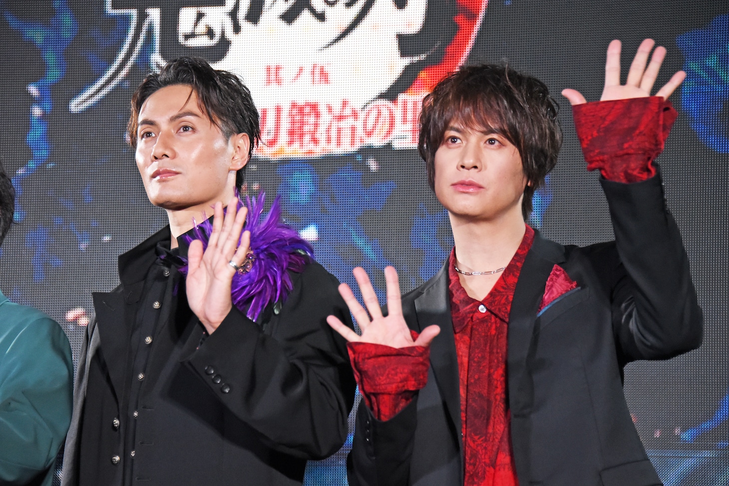 左から加藤和樹、浦井健治。