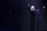 「柚希礼音リサイタル～REON et Chansons（レオン・エ・シャンソン）～」より。