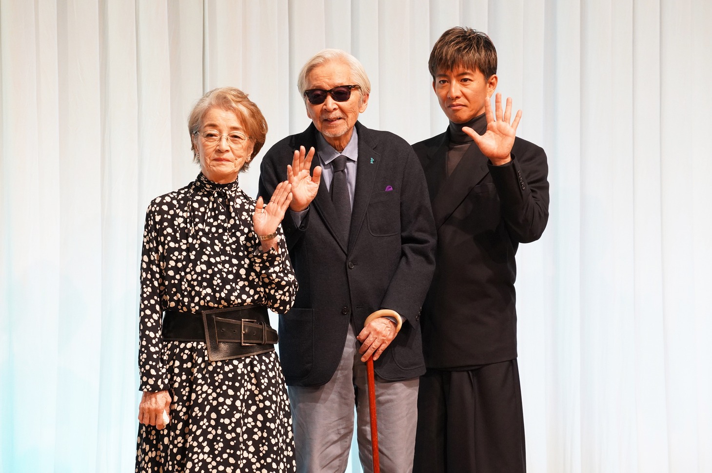 左から倍賞千恵子、山田洋次、木村拓哉。