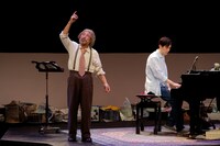 加藤健一事務所 vol.119 音楽劇「詩人の恋」より。（撮影：石川純）