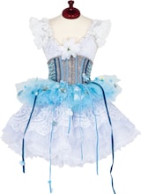 「装苑」（文化出版局）2025年3月号の「根本宗子 衣装の表裏」より。（衣装撮影：福田典史 / 文化出版局）