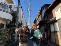 左からAMI（湯浅亜実）、AYUMI（福島あゆみ）。（画像提供：NHK）