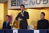 中村時蔵（中央）