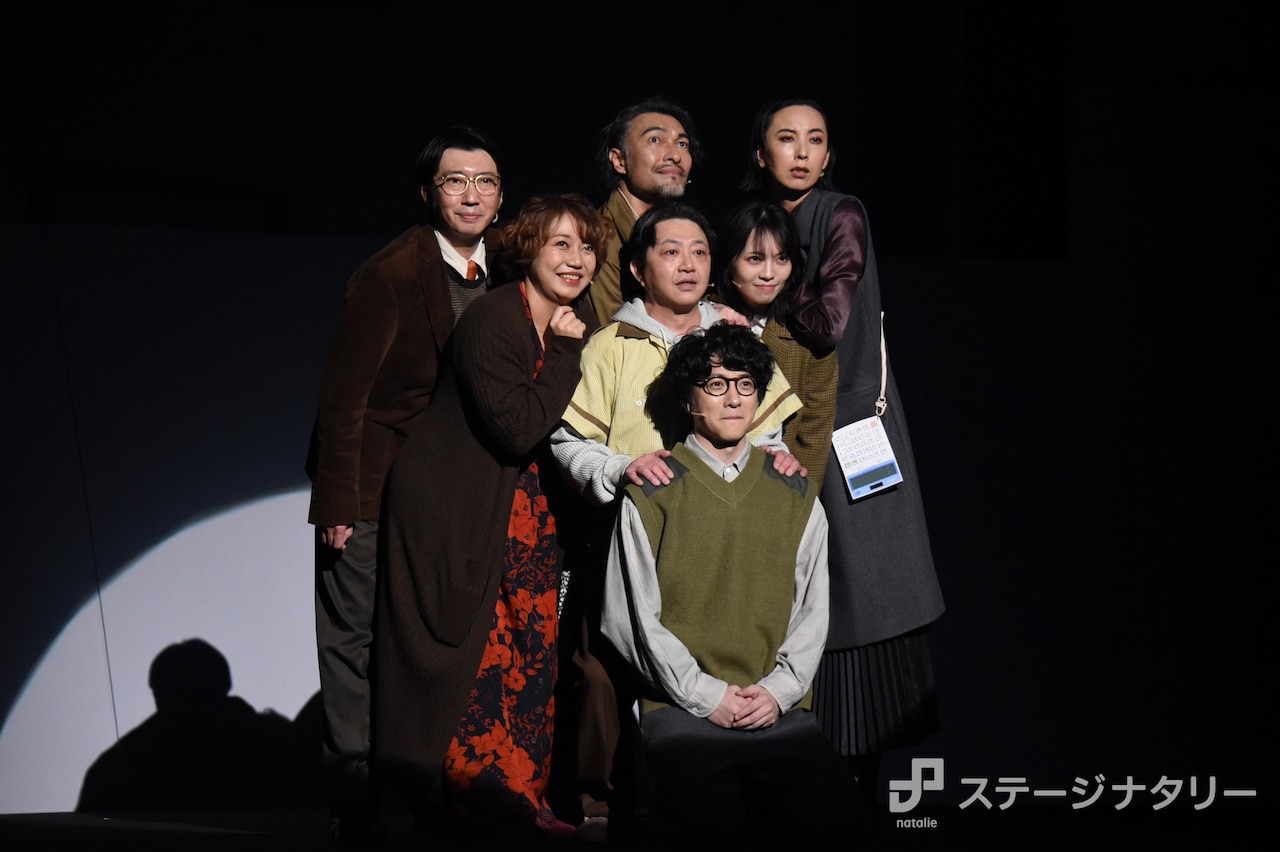 小林賢太郎×鈴木拡樹らキャストが育て上げたコメディ「学芸員 鎌目志万とダ・ヴィンチ・ノート」開幕