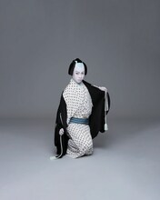 「『伊勢音頭恋寝刃』油屋店先　同奥庭」より、中村虎之介扮する福岡貢。©松竹