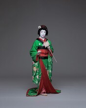 「『妹背山婦女庭訓』三笠山御殿」より、中村米吉扮する杉酒屋娘お三輪。©松竹