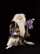 「春興鏡獅子」より、尾上右近扮する獅子の精。（撮影：岡本隆史）