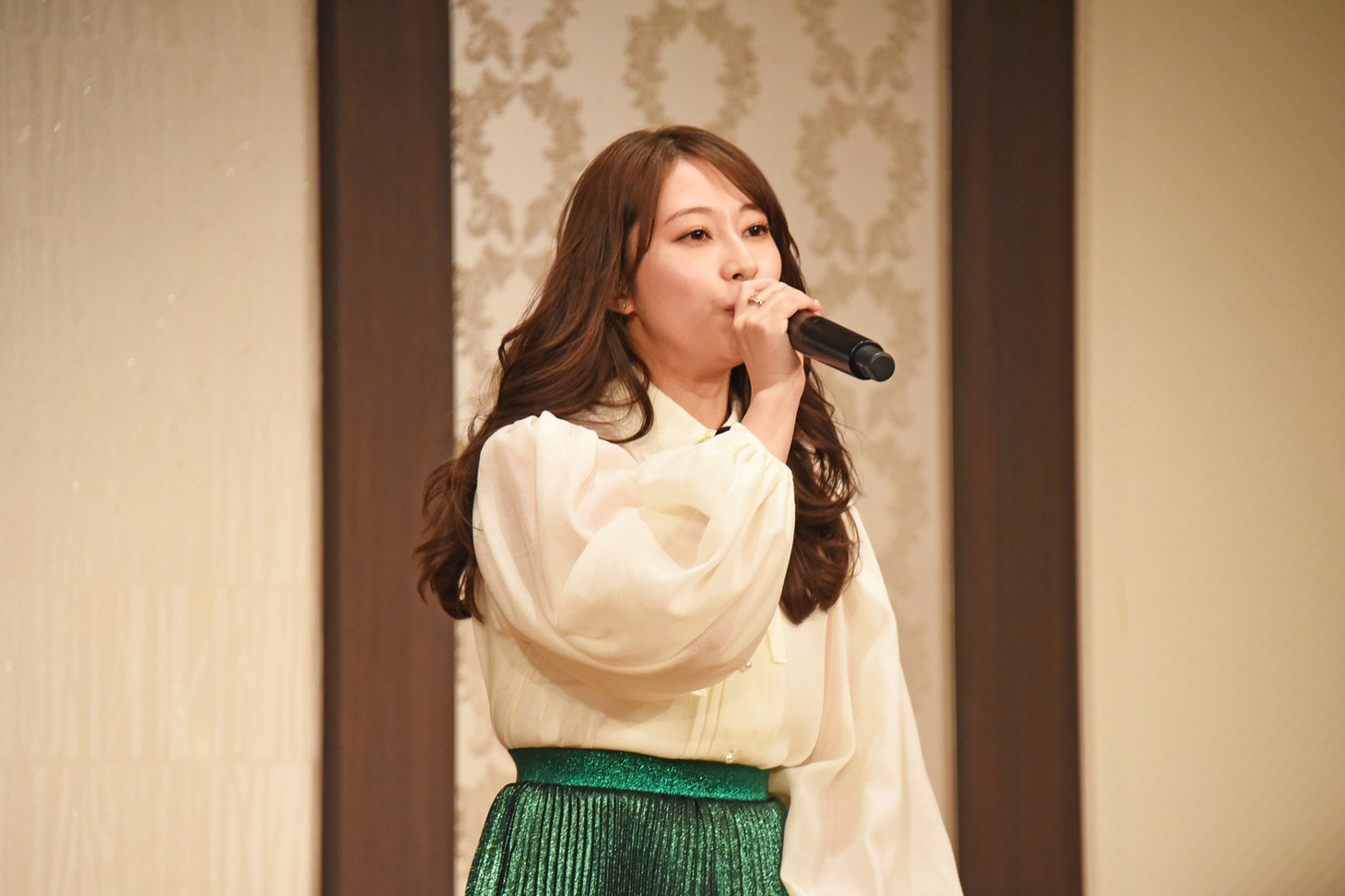 ミュージカル「ボニー＆クライド」製作発表で歌唱披露する桜井玲香。