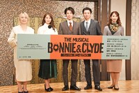 ミュージカル「ボニー＆クライド」製作発表の様子。左から瀬戸山美咲、桜井玲香、柿澤勇人、矢崎広、海乃美月。