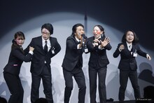 TAT演劇シリーズ 劇団壱劇屋本公演 オールスタンディング演劇「地底人CEREMONY」より。（撮影：河西沙織）