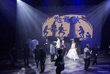 TAT演劇シリーズ 劇団壱劇屋本公演 オールスタンディング演劇「地底人CEREMONY」より。（撮影：河西沙織）