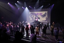 TAT演劇シリーズ 劇団壱劇屋本公演 オールスタンディング演劇「地底人CEREMONY」より。（撮影：河西沙織）