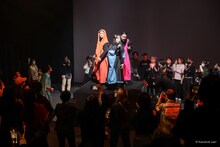 TAT演劇シリーズ 劇団壱劇屋本公演 オールスタンディング演劇「地底人CEREMONY」より。（撮影：河西沙織）