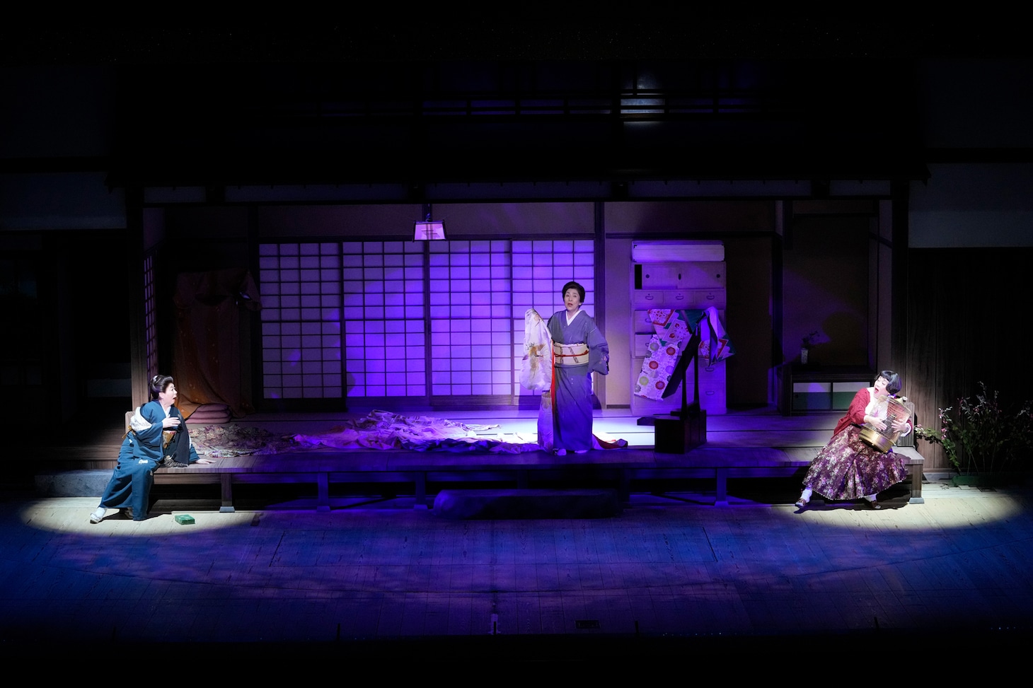 二月新派喜劇公演「三婆」より。©松竹