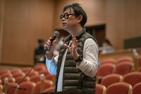 岡田利規（撮影：井上嘉和）