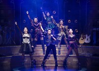 ミュージカル「SIX」日本キャスト版より。（撮影：岩田えり）