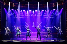 歴史、リミックス！ミュージカル「SIX」日本キャスト版が大歓声に包まれ開幕