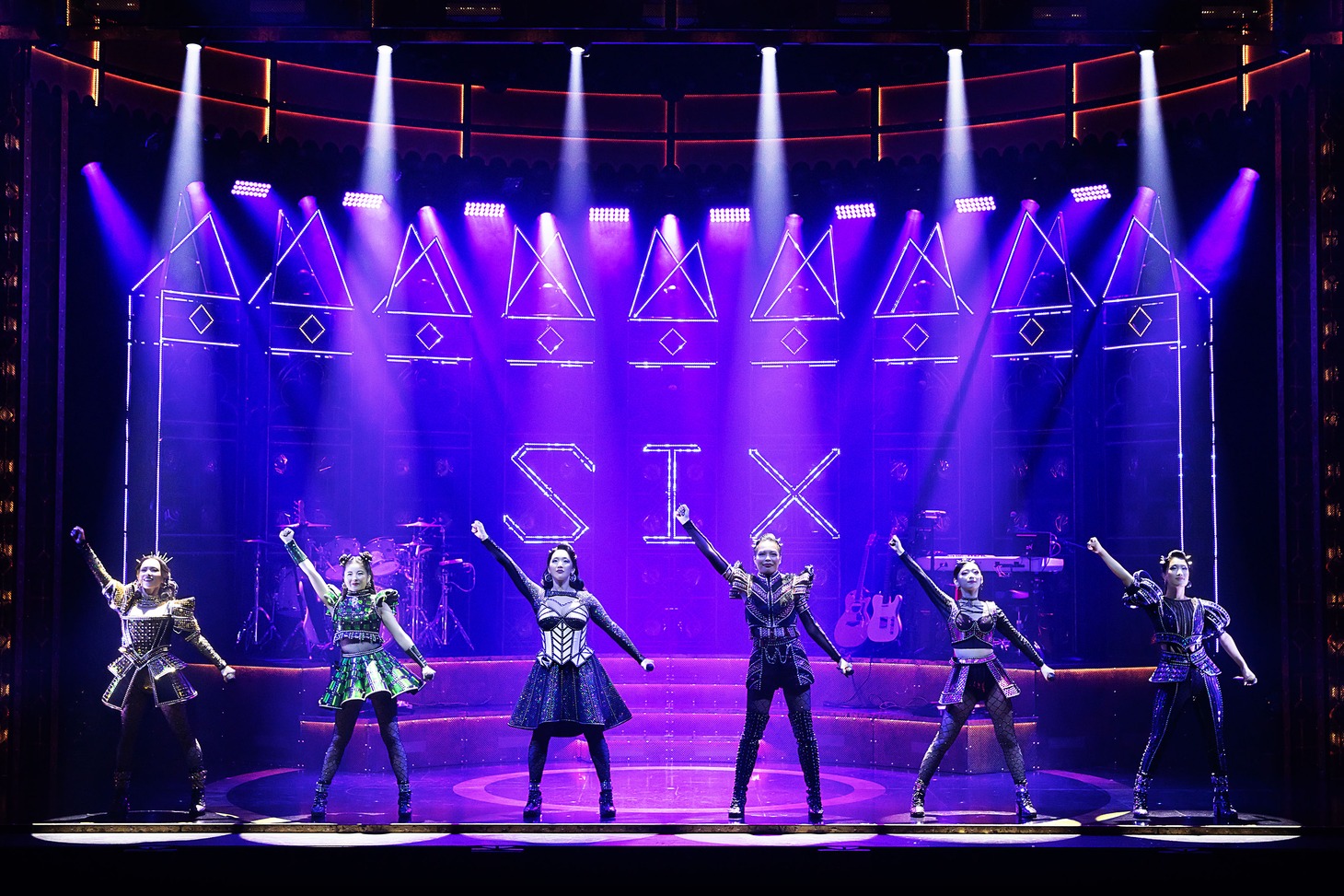 ミュージカル「SIX」日本キャスト版より。（撮影：岩田えり）