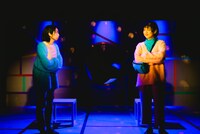 第35回下北沢演劇祭参加作品 ザ・プレイボーイズ 第12回公演「パラレルワールドより愛をこめて」「パラレルワールドでも恋におちて」より。（撮影：堀山俊紀）