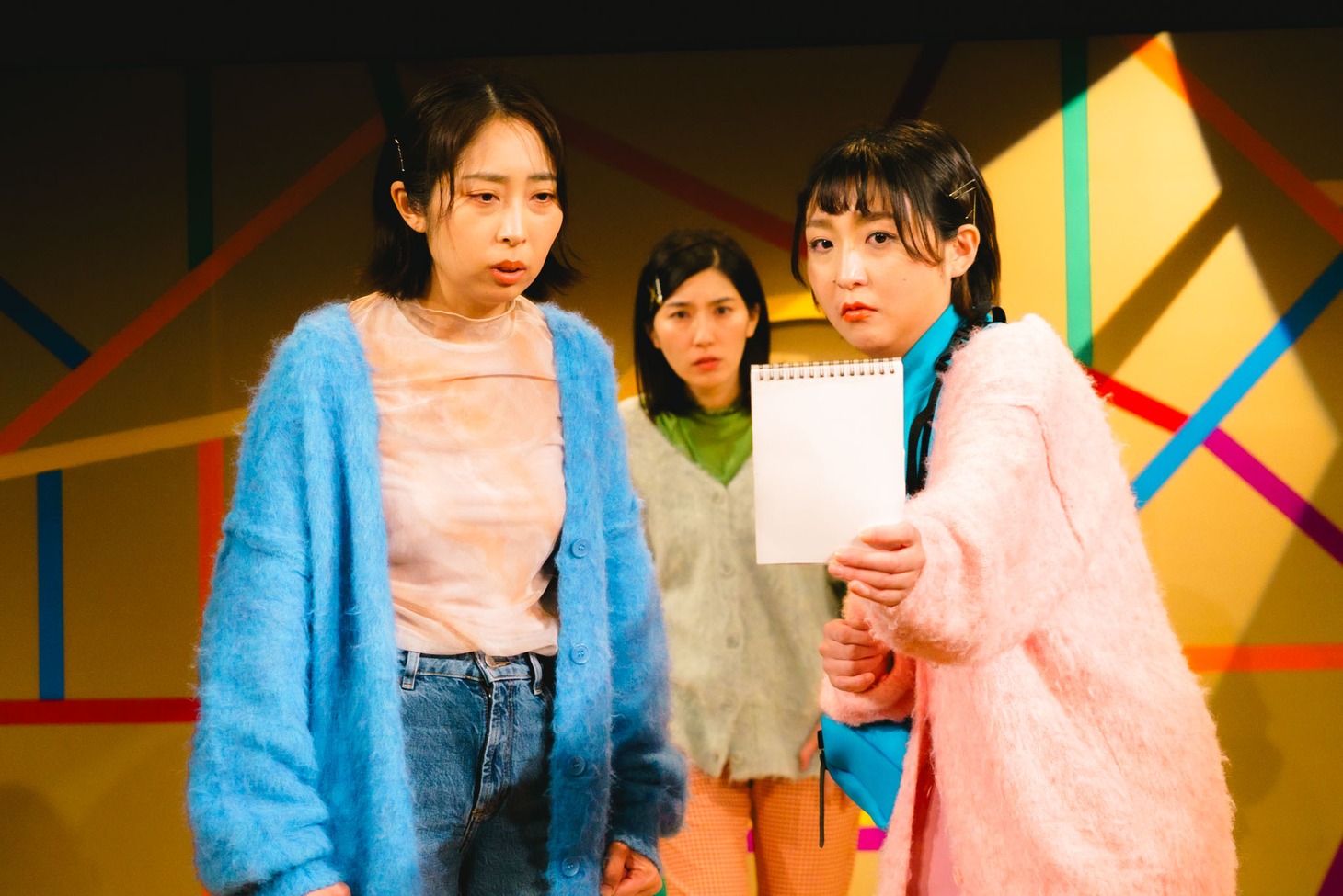 第35回下北沢演劇祭参加作品 ザ・プレイボーイズ 第12回公演「パラレルワールドより愛をこめて」「パラレルワールドでも恋におちて」より。（撮影：堀山俊紀）