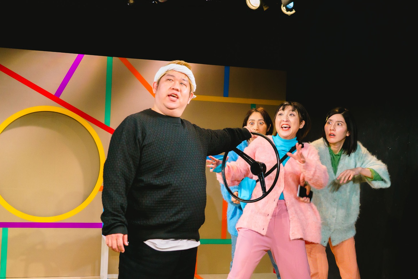 第35回下北沢演劇祭参加作品 ザ・プレイボーイズ 第12回公演「パラレルワールドより愛をこめて」「パラレルワールドでも恋におちて」より。（撮影：堀山俊紀）