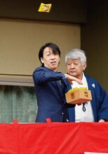 福岡・櫛田神社で行われた節分厄除大祭の豆まき神事より、澤村宗之助。