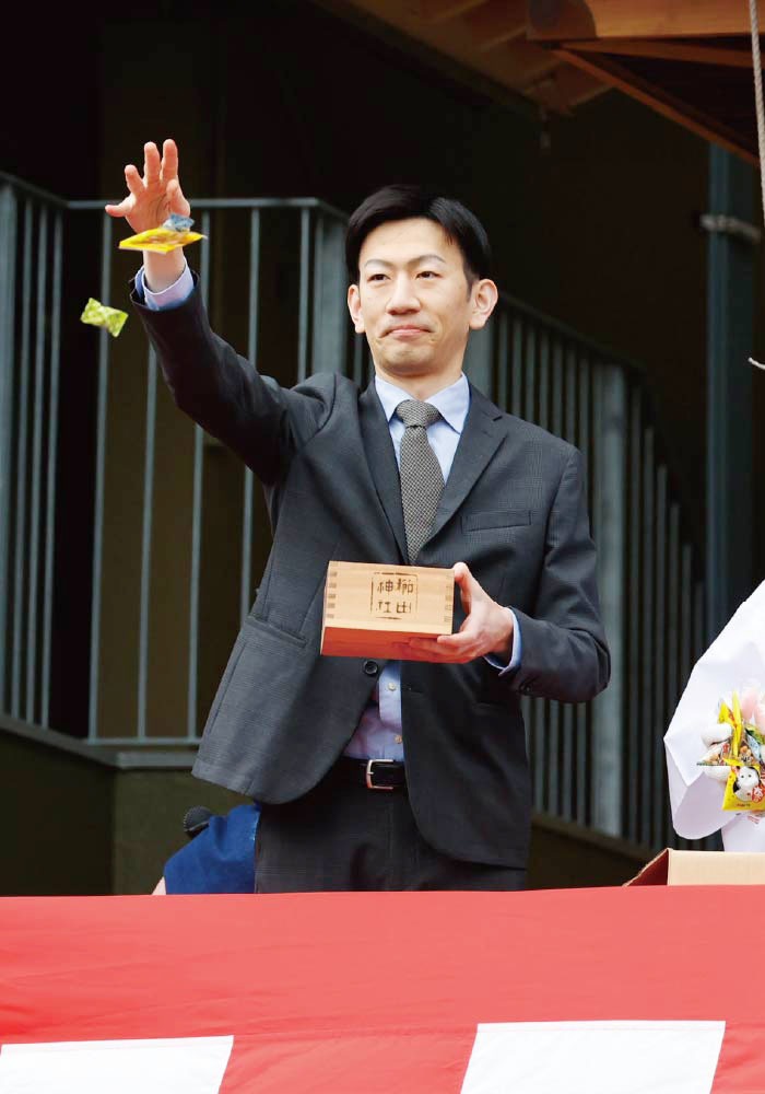 福岡・櫛田神社で行われた節分厄除大祭の豆まき神事より、坂東新悟。