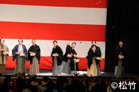 松竹創業百三十周年「猿若祭二月大歌舞伎」より、「節分祭」の豆まきの様子。