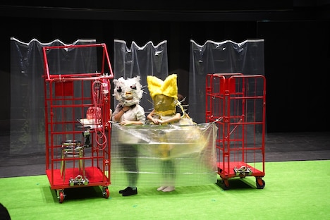 市原佐都子 / Q「キティ」稽古の様子。左からソン・スヨン、バーディ・ウォン・チンヤン。