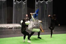 市原佐都子 / Q「キティ」稽古の様子。市原佐都子 / Q「キティ」稽古の様子。市原佐都子 / Q「キティ」稽古の様子。左から花本ゆか、ソン・スヨン、永山由里恵。