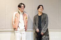 「オイディプス王」取材会より、左から三浦涼介、岡本圭人。