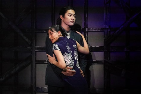 舞台「私立探偵 濱マイク-遥かな時代の階段を-」公開ゲネプロより。