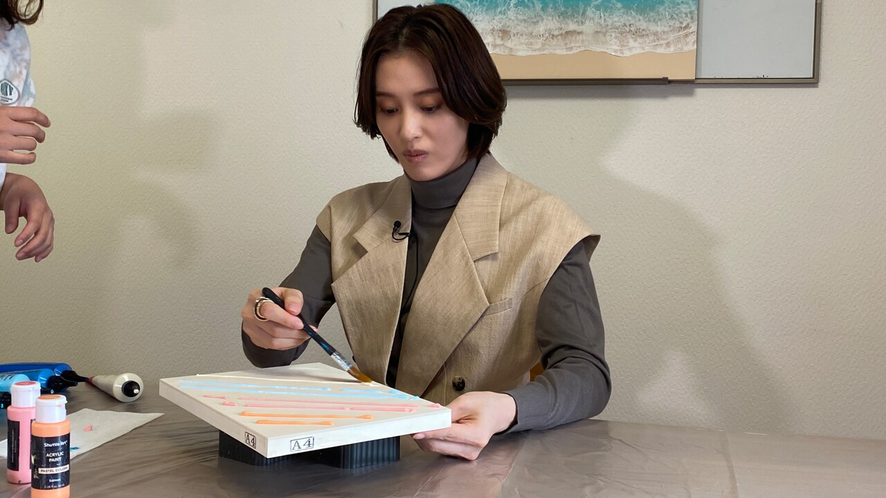 WOWOW「宝塚プルミエール」で月城かなとがレジンアートに挑戦、“まさかの対決”も