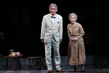 劇団民藝「八月の鯨」より。