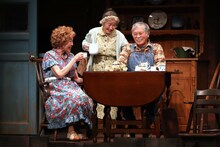 劇団民藝「八月の鯨」より。