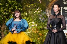 映画「白雪姫」劇中歌＆プレミアム吹替キャストお披露目イベントより。左から吉柳咲良、月城かなと。