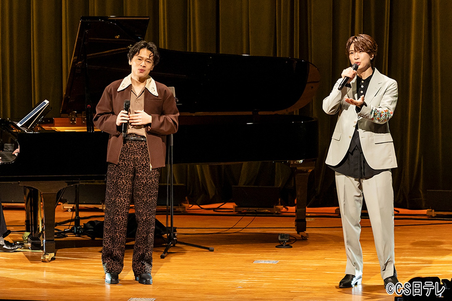 「中川晃教 Live Music Studio」#17より。左から中川晃教、岡宮来夢。
