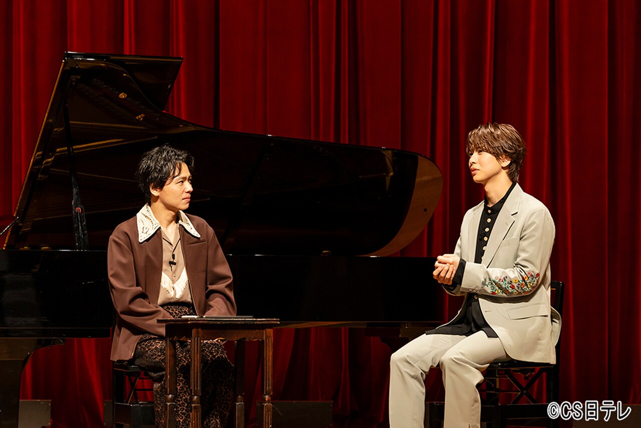 中川晃教 Live Music Studio」#17より。左から中川晃教、岡宮来