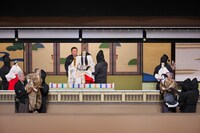 「令和7年2月文楽公演」第一部「『妹背山婦女庭訓』太宰館の段」より。（提供：国立劇場、撮影：光齋昇馬）