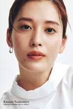 「月城かなとオフィシャルカレンダー 2025.4-2026.3」卓上カレンダー（通常版）表紙©SDP