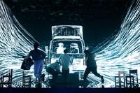 EPOCH MAN「我ら宇宙の塵」日本初演より。©小岩井ハナ