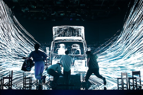 EPOCH MAN「我ら宇宙の塵」日本初演より。©小岩井ハナ