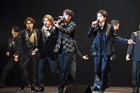 CONCERT「THE BEST New HISTORY COMING」ゲネプロより、佐藤隆紀（左から3番目）、宮野真守（中央）、三浦宏規（右から2番目）。